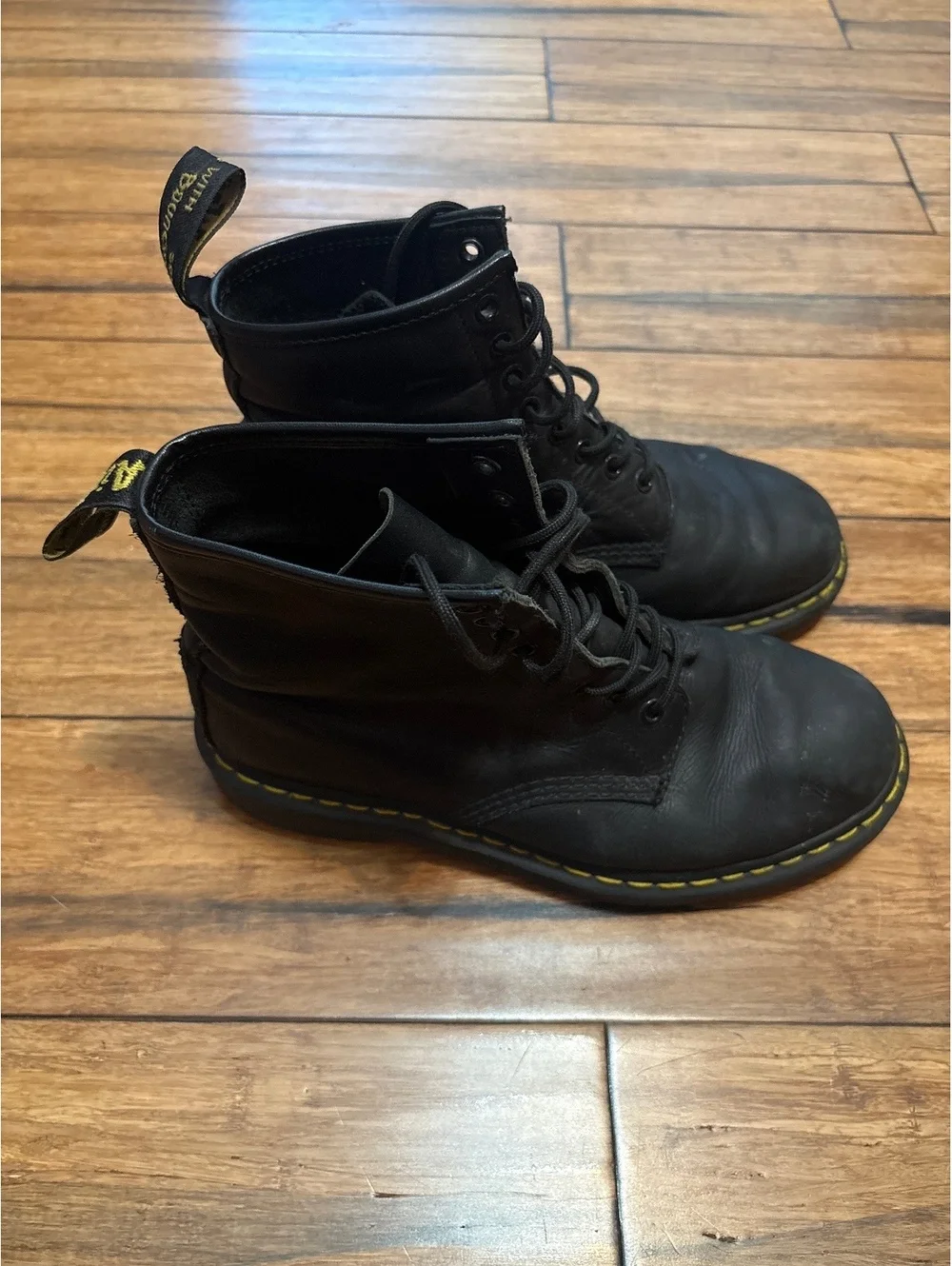 Dr. Martens Men’s 1460 Size 8 USA UK 7 Black Leather Lace-Up Combat Boots 8-eye